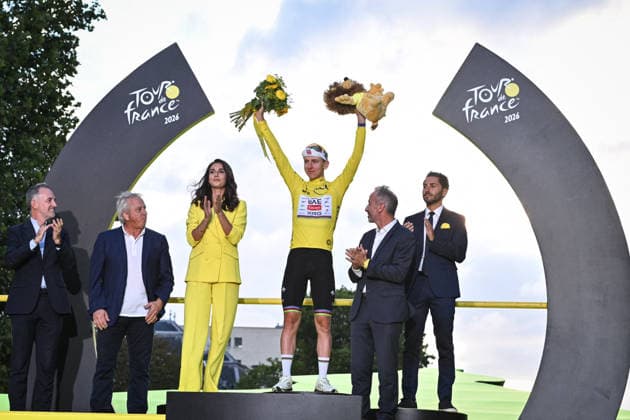 Tour de France arrival in Paris - Tropies FA Tadej Pogacar reacts during the trophy ceremony at the end of the 21st step of the Tour de France at the Champs-Elysees in Paris on July 26, 2026. Photo by Firas Abdullah ABACAPRESS.COM Paris Ile-de-France France  Copyright: xAbdullahxFiras ABACAx