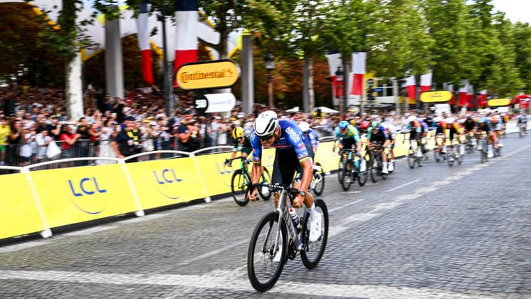Tour de France 2026 Picture by Simon Wilkinson SWpix.com - 26 07 2026 - Cycling - 2026 Tour de France - Stage 21 - Paris Champs-ElysÃ es - Paris Champs-ElysÃ es, France - Mathieu van der Poel (Alpecin - Premier Tech) wins Stage 21 of the 2026 Tour de France on the Champs-ElysÃ es Copyright: x xSWpix.comx(t axPhotographyxHubxLtd)xSimonxWilkinson SWpix.comx SWP-3030-15541