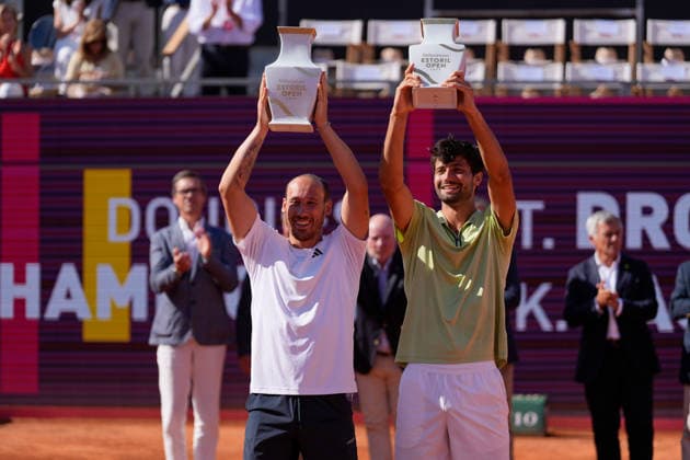 July 26, 2026, Estoril, Portugal: Kyrian Jacquet (L) and Titouan Droguet (R) holding their winning trophies during the doubles final of Millennium Estoril Open ATP, Tennis Herren Tour 250 tennis tournament at the Clube de Tenis do Estoril. Final score: Titouan Droguet Kyrian Jacquet 2:1 Orlando Luz Rafael Matos Titouan Droguet Kyrian Jacquet Vs Orlando Luz Rafael Matos In Estoril, Portugal - 26 Jul 2026  - ZUMAs197 20260726_aaa_s197_161 Copyright: xBrunoxdexCarvalhox