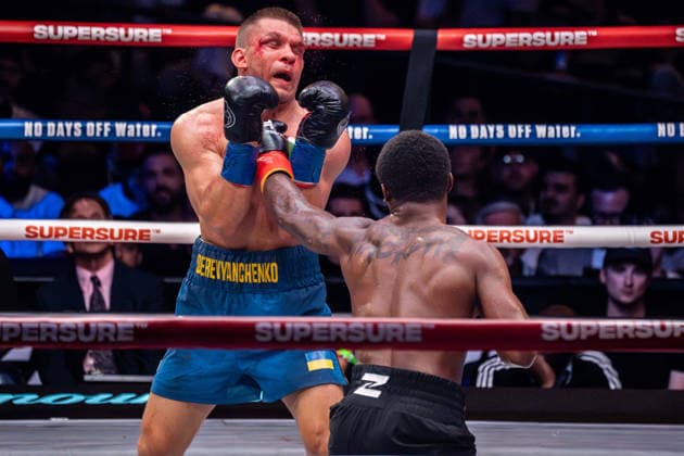 July 26, 2026, New York, New York, USA: JALIL HACKETT (black trunks) battles SERGIY DEREVYANCHENKO in a middleweight bout at Madison Square Garden in New York, New York. New York USA - ZUMAp109 20260726_zaf_p109_004 Copyright: xJoelxPlummerx