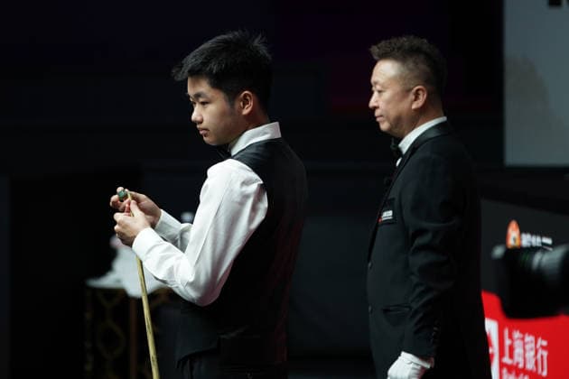 SHANGHAI, CHINA - JULY 27: Xu Jiarui of China chalks the cue in the first round match against Xiao Guodong of China on day 1 of the Shanghai Masters 2026 at Luwan Gymnasium on July 27, 2026 in Shanghai, China.  Copyright: xTaixChengzhex 111656640113
