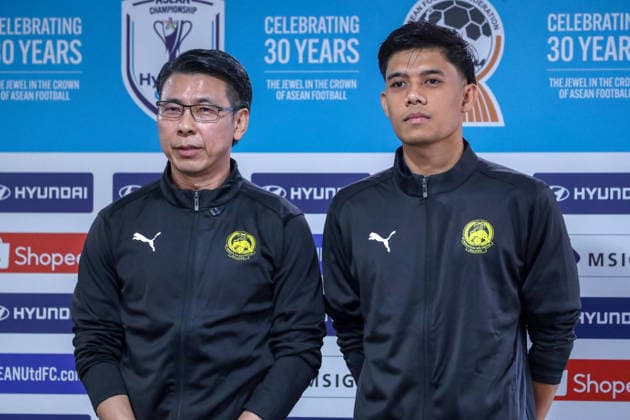 ASEAN Hyundai Cup 2026 Malaysia Vs Laos Pre-match press conference, PK, Pressekonferenz in Kuala Lumpur, Malaysia - 27 Jul 2026 Malaysia head coach Tan Cheng Hoe (L) and player representative Syafiq Ahmad pose for photos after the pre-match press conference for the ASEAN Hyundai Cup 2026 match between Malaysia and Laos at Kuala Lumpur Football Stadium, Cheras. Kuala Lumpur Malaysia Copyright: xWongxFokxLoyx xSOPAxImagesx 20260727_AFW_0183 copy