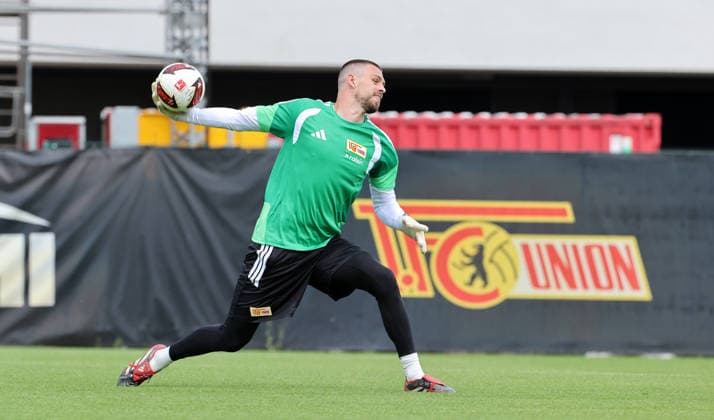 Torwart Philip Menzel Einzelbild Freisteller Aktion Fußball Fussball Training Bundesliga Herren DFL Saison 2026 2027 27.07.2026 1.FC Union Berlin FCU DFL regulations prohibit any use of photographs as image sequences and or quasi-video. *** Goalkeeper Philip Menzel Single Image Cutout Action Sports Soccer Soccer Training Bundesliga Men s DFL Season 2026 2027 July 27, 2026 1. FC Union Berlin FCU DFL regulations prohibit any use of photographs as image sequences and or quasi-video