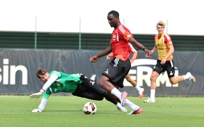 Torwart Carl Klaus, Ilyas Ansah am Ball Zweikampf Spielszene Aktion Fußball Fussball Training Bundesliga Herren DFL Saison 2026 2027 27.07.2026 1.FC Union Berlin FCU DFL regulations prohibit any use of photographs as image sequences and or quasi-video. *** Goalkeeper Carl Klaus, Ilyas Ansah with the ball, tackle, game scene, action, sports, soccer, soccer training, Bundesliga, men s, DFL, 2026–2027 season, July 27, 2026, 1. FC Union Berlin, FCU. DFL regulations prohibit any use of photographs as image sequences and or quasi-video.
