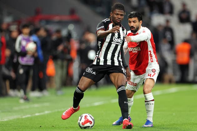 2026-04-27 Besiktas JK v Fatih Karagumruk SK - Trendyol Super Lig ISTANBUL, TURKEY - APRIL 27: El Bilal Toure of Besiktas JK, Ricardo Esgaio of Fatih Karagumruk during the Trendyol Super Lig match between Besiktas JK and Fatih Karagumruk SK at Tupras Stadium on April 27, 2026 in Istanbul, Turkey. (Photo by BSR Agency) Istanbul Turkey Content not available for redistribution in The Netherlands directly or indirectly through any third parties. Copyright: xBSRxAgencyx