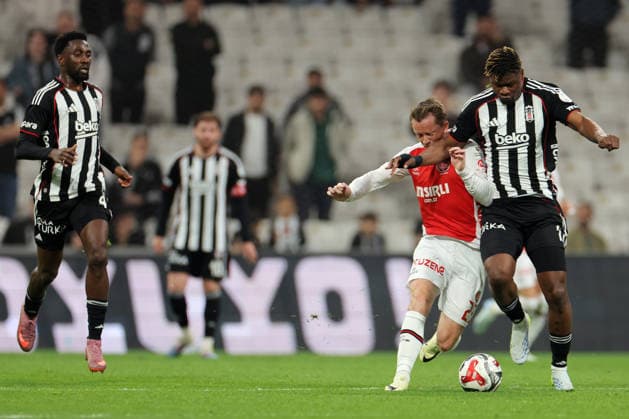 2026-04-27 Besiktas JK v Fatih Karagumruk SK - Trendyol Super Lig ISTANBUL, TURKEY - APRIL 27: Sam Larsson of Fatih Karagumruk, Emmanuel Agbadou of Besiktas JK during the Trendyol Super Lig match between Besiktas JK and Fatih Karagumruk SK at Tupras Stadium on April 27, 2026 in Istanbul, Turkey. (Photo by BSR Agency) Istanbul Turkey Content not available for redistribution in The Netherlands directly or indirectly through any third parties. Copyright: xBSRxAgencyx
