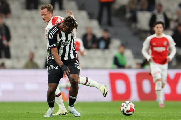2026-04-27 Besiktas JK v Fatih Karagumruk SK - Trendyol Super Lig ISTANBUL, TURKEY - APRIL 27: Sam Larsson of Fatih Karagumruk, Emmanuel Agbadou of Besiktas JK during the Trendyol Super Lig match between Besiktas JK and Fatih Karagumruk SK at Tupras Stadium on April 27, 2026 in Istanbul, Turkey. (Photo by BSR Agency) Istanbul Turkey Content not available for redistribution in The Netherlands directly or indirectly through any third parties. Copyright: xBSRxAgencyx
