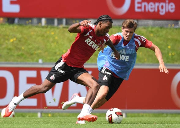 25.07.2026, xophax, Fussball 1.Bundesliga, 1.FC Koeln Trainingslager . Mannschaft in Kitzbühel .Training in Sankt Johann. Reigan Heskey , links und Alessio Castro-Montes, rechts ( beide 1.FC Köln ) Kitzbühel *** July 25, 2026, xophax, Soccer, Bundesliga 1, 1. FC Köln Training Camp: Team in Kitzbühel, Training in Sankt Johann—Reigan Heskey (left) and Alessio Castro Montes (right), both of 1. FC Köln, Kitzbühel