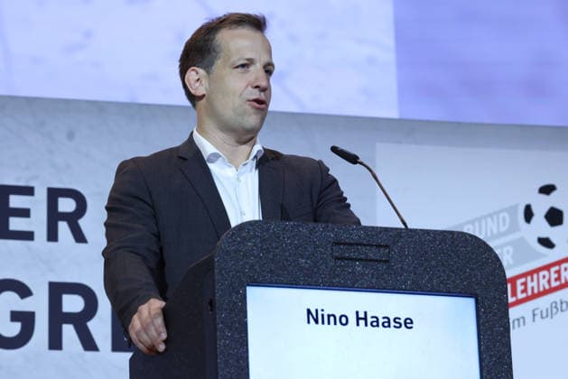 NINO HAASE OBERBUERGERMEISTER, MAINZ INTERNATIONALER TRAINER KONGRESS DES BDFL MAINZ *** NINO HAASE, MAYOR OF MAINZ, INTERNATIONAL COACHES CONGRESS OF THE BDFL IN MAINZ 