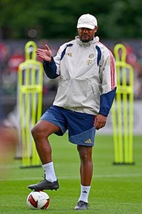 27.07.2026, Fussball Bundesliga 2026 2027, Trainingslager FC Bayern München in Rottach-Egern am Tegernsee (Bayern). Trainer Vincent Kompany (FC Bayern München) gestikuliert *** July 27, 2026, 2026–2027 Bundesliga, FC Bayern Munich training camp in Rottach-Egern on Lake Tegernsee; Bayern coach Vincent Kompany gestures