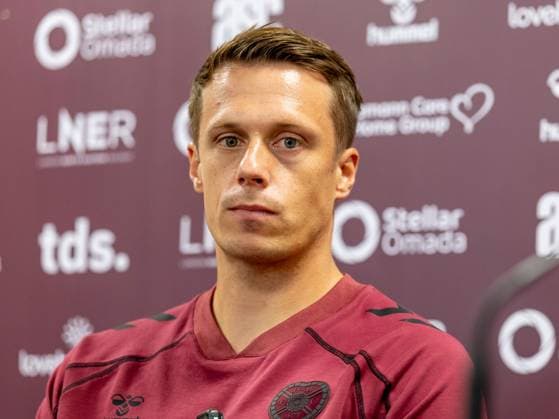 Alexander Schwolow of Hearts of Midlothian Speak to the press ahead of the clash with Sturm Graz Heart of Midlothian press conference, PK, Pressekonferenz ahead of their UEFA Champions League Qualifier, Football, Tynecastle Park, Edinburgh, Scotland, UK - 27 Jul 2026Edinburgh Oriam Scotland United Kingdom  Copyright: xAlanxRennie Shutterstockx 17015679ac