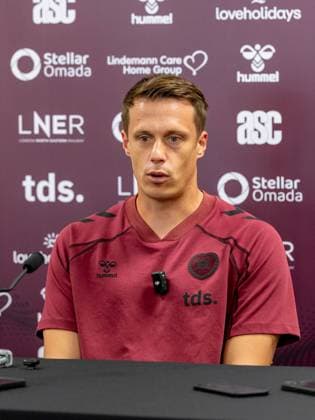 Alexander Schwolow of Hearts of Midlothian Speak to the press ahead of the clash with Sturm Graz Heart of Midlothian press conference, PK, Pressekonferenz ahead of their UEFA Champions League Qualifier, Football, Tynecastle Park, Edinburgh, Scotland, UK - 27 Jul 2026Edinburgh Oriam Scotland United Kingdom  Copyright: xAlanxRennie Shutterstockx 17015679z