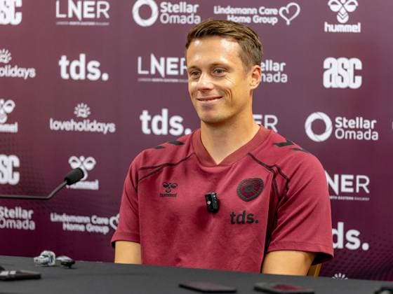 Alexander Schwolow of Hearts of Midlothian Speak to the press ahead of the clash with Sturm Graz Heart of Midlothian press conference, PK, Pressekonferenz ahead of their UEFA Champions League Qualifier, Football, Tynecastle Park, Edinburgh, Scotland, UK - 27 Jul 2026Edinburgh Oriam Scotland United Kingdom  Copyright: xAlanxRennie Shutterstockx 17015679t