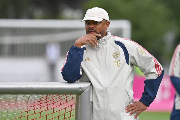 Trainer Vincent KOMPANY (Bayern Muenchen) Einzelbild,angeschnittenes Einzelmotiv,Halbfigur,halbe Figur. Oeffentliches Training FC Bayern Muenchen im Trainingslager in Rottach Egern am 27.07.2026. Fussball 1. Bundesliga,Saison 2026 2027. *** Coach Vincent KOMPANY, Bayern Munich; single frame, cropped image, half-length portrait; FC Bayern Munich public training session at the training camp in Rottach-Egern on July 27, 2026; soccer, Bundesliga 1,2026–2027 season