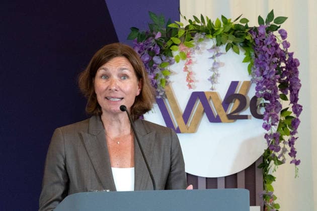 Stefanie PETERS, Praesidentin des Aufsichtsrats des Aachen-Laurensberger Rennverein e.V. (ALRV), bei ihrer Rede Pressekonferenz vor den FEI World Championships 2026 in Aachen, Weltmeisterschaft, Reiten, Reitsport, in der NRW Staatskanzlei in Duesseldorf, 27.07.2026 Â *** Stefanie PETERS, Chair of the Supervisory Board of the Aachen Laurensberger Rennverein e.V. (ALRV), during her speech at a press conference ahead of the 2026 FEI World Championships in Aachen—World Championships, Equestrian Sports—at the State Chancellery of North Rhine-Westphalia in Düsseldorf, July 27, 2026 Â