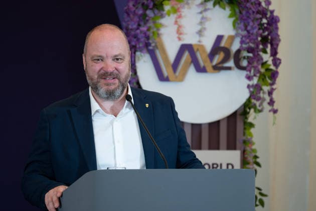 Dr. Michael ZIEMONS, Oberbuergermeister der Stadt Aachen, bei seiner Rede, Pressekonferenz vor den FEI World Championships 2026 in Aachen, Weltmeisterschaft, Reiten, Reitsport, in der NRW Staatskanzlei in Duesseldorf, 27.07.2026 Â *** Dr. Michael ZIEMONS, Mayor of Aachen, during his speech at a press conference ahead of the 2026 FEI World Championships in Aachen—World Championships, Equestrian Sports—held at the State Chancellery of North Rhine-Westphalia in Düsseldorf on July 27, 2026 Â