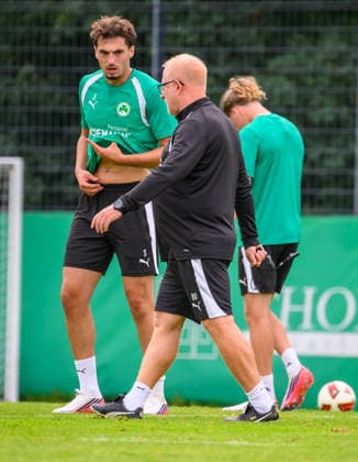 27.07.2026 - Fussball - 2. Bundesliga - Saison 2026 2027 - SpVgg Greuther Fürth Fuerth ( Kleeblatt ) - Training - - xwoxzix - Maxim Dal (5, SpVgg Greuther Fürth ) Heiko Vogel ( Trainer SpVgg Greuther Fürth ) *** July 27, 2026 Soccer 2. Bundesliga 2026–2027 Season SpVgg Greuther Fürth Fürth Kleeblatt Training xwoxzix Maxim Dal 5, SpVgg Greuther Fürth Heiko Vogel Coach SpVgg Greuther Fürth