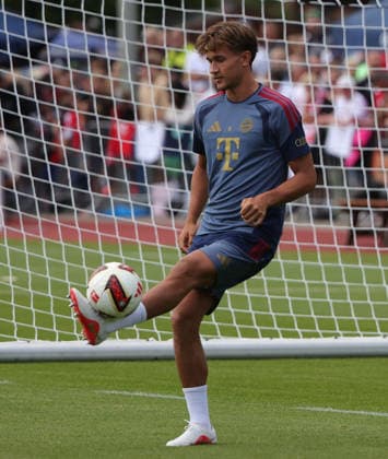 27.07.2026, FC Bayern Muenchen, Trainingslager am Tegernsee , Fussball, im Bild: Tom Bischof (FC Bayern Muenchen) *** July 27, 2026, FC Bayern Munich, Training Camp at Lake Tegernsee, Soccer, Sports, Pictured: Tom Bischof, FC Bayern Munich