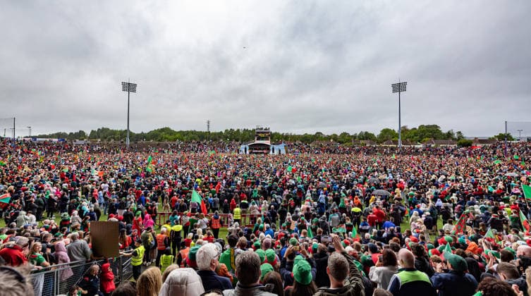 2026 GAA All-Ireland Senior Football Champions Mayo Homecoming, Castlebar, Mayo 27 7 2026 A view of fans as the Mayo players take to the stage A view of fans as the Mayo players take to the stage 27 7 2026  Copyright: xx JR313903