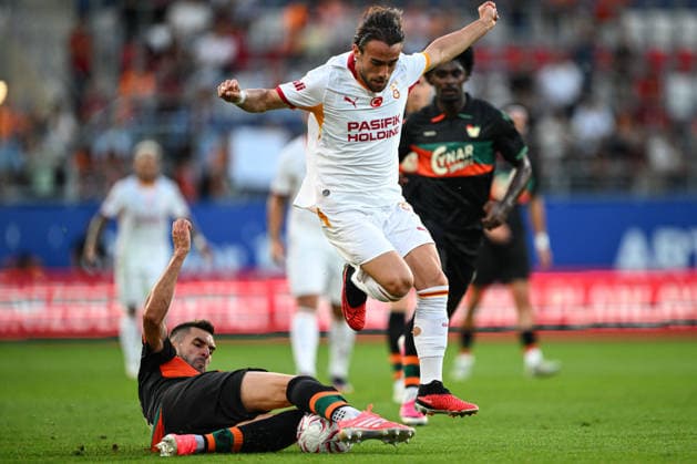 Galatasaray v Venezia FC - Friendly LINZ, AUSTRIA - JULY 27: Yunus Akgun (R) of Galatasaray in action during a pre-season friendly match between Galatasaray and Italy s Venezia FC at Hofmann Personal Stadion in Linz, Austria, on July 27, 2026. Akin Celiktas Anadolu Linz Austria. Editorial use only. Please get in touch for any other usage.  Copyright: x2026xAnadoluxAkinxCeliktasx
