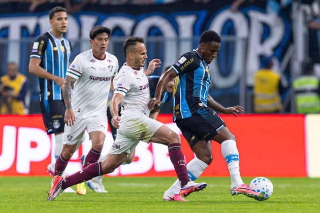 RECORD DATE NOT STATED 26th July 2026, Arena do Gremio Stadium, Porto Alegre, Brazil; Serie A Football; Gremio versus Fluminense; Jovane Cabral of Gremio battles for possession ball with Rene of Fluminense, RichardxDucker DiaEsportivo