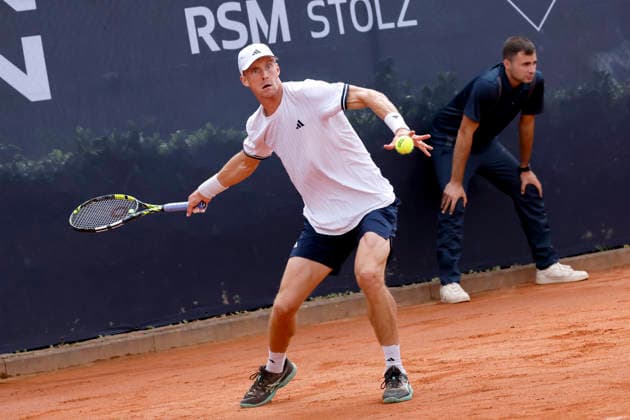 Tennisspieler Jan Choinski (GBR) im Sechzehntelfinale bei den Bonn Open 2026 (auch: ATP, Tennis Herren Challenger Bonn). Die Bonn Open sind Teil der ATP Challenger Tour und werden im Freien auf Sand ausgetragen. Bonn, 27.07.2026 NRW Deutschland *** Tennis player Jan Choinski (GBR) advances to the round of 32 at the 2026 Bonn Open, also known as the ATP Challenger Bonn. The Bonn Open is part of the ATP Challenger Tour and is played outdoors on clay. Bonn, July 27, 2026, North Rhine-Westphalia, Germany Copyright: xChristophxHardtx