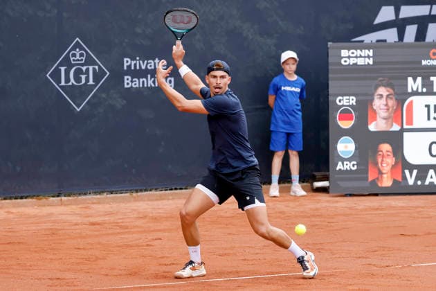 Tennisspieler Marko Topo (GER) in der Qualifikationsrunde bei den Bonn Open 2026 (auch: ATP, Tennis Herren Challenger Bonn). Die Bonn Open sind Teil der ATP Challenger Tour und werden im Freien auf Sand ausgetragen. Bonn, 27.07.2026 NRW Deutschland *** Tennis player Marko Topo (GER) in the qualifying round at the 2026 Bonn Open, also known as the ATP Challenger Bonn. The Bonn Open is part of the ATP Challenger Tour and is played outdoors on clay. Bonn, July 27, 2026, North Rhine-Westphalia, Germany Copyright: xChristophxHardtx