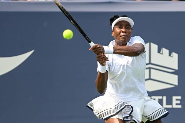 July 27, 2026, Washington, D.C, U.S: VENUS WILLIAMS hits a backhand in her doubles match at the Rock Creek Tennis Center. Washington U.S - ZUMAg196 20260727_zap_g196_013 Copyright: xKylexGustafsonx
