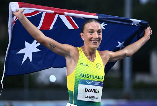 COM26 ATHLETICS, Rose Davies of Australia celebrates after winning the Women™s 10000m Final during the Glasgow 2026 Commonwealth Games at Scotstoun Stadium in Glasgow, Scotland, Monday, July 27, 2026. ( NO ARCHIVING, EDITORIAL USE ONLY Glasgow United Kingdom  Copyright: xJOELxCARRETTx 20260728118310505229