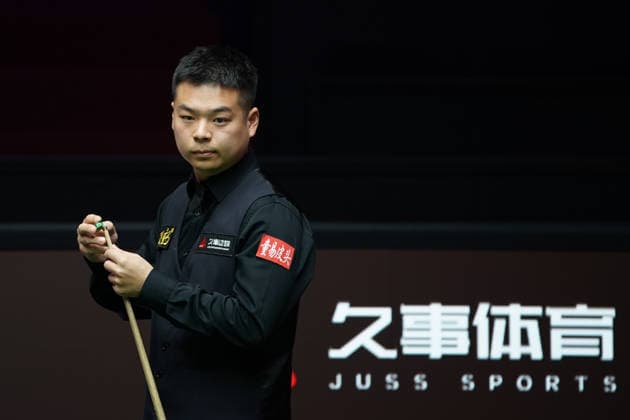 SHANGHAI, CHINA - JULY 28: Pang Junxu of China chalks the cue in the first round match against Si Jiahui of China on day 2 of the Shanghai Masters 2026 at Luwan Gymnasium on July 28, 2026 in Shanghai, China.  Copyright: xTaixChengzhex 111656812753