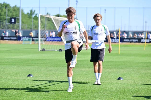 28.07.2026; Moenchengladbach; Fussball, Herren, Saison 2026 2027, Training Borussia Moenchengladbach Trainingsuebung mit Zento Uno (Gladbach, li.) und Hugo Bolin (Gladbach, re.) DFL regulations prohibit any use of photographs as image sequences and or quasi-video. ista-Borussia-Park NRW Deutschland *** July 28, 2026, Mönchengladbach Soccer, Men s, 2026–2027 season, Borussia Mönchengladbach training session featuring Zento Uno (Gladbach, left) and Hugo Bolin (Gladbach, right). DFL regulations prohibit any use of photographs as image sequences and or quasi-video content at Borussia Park, NRW, Germany