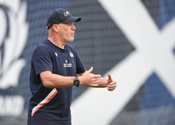 The Oriam, Edinburgh. Edinburgh Rugby Defence Coach Brad Davis during the session Edinburgh Rugby Training and press conference, PK, Pressekonferenz Rugby Union, Hive Stadium, Edinburgh, Scotland, UK - 28 Jul 2026Edinburgh Hive Stadium United Kingdom  Copyright: xNeilxHanna Shutterstockx 17017414b