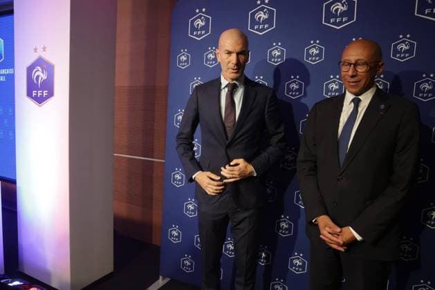ZINEDINE ZIDANE A LA FFF PHOTOPQR LE PARISIEN LP Philippe Lavieille (Staff) ; PARIS ; 28 07 2026 ; Crédit : Le Parisien Philippe Lavieille Conférence de presse à la FFF de Zinedine Zidane nouveau selectionneur de l Equipe de France de Football au coté du Président de la Federation Française de Football au siège de la FFF Bd de Grenelle. Il est venu saluer les fans qui devant le siège attendait sa venue.Z Former French international football player Zinedine Zidane during a press conference, PK, Pressekonferenz to present him as the new head coach of France national football team at the French Football Federation headquarters (FFF) in Paris on July 28, 2026 *** Local Caption *** EQUIPE DE FRANCE FOOTBALL PARIS 75 France  Copyright: xPHOTOPQR LExPARISIEN MAXPPPxx 20260728LPA5557 20260728LPA5557