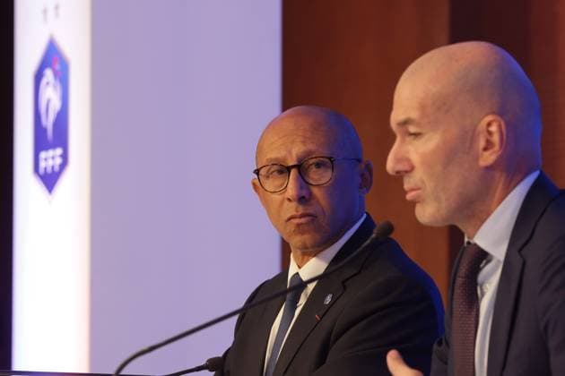 ZINEDINE ZIDANE A LA FFF PHOTOPQR LE PARISIEN LP Philippe Lavieille (Staff) ; PARIS ; 28 07 2026 ; Crédit : Le Parisien Philippe Lavieille Conférence de presse à la FFF de Zinedine Zidane nouveau selectionneur de l Equipe de France de Football au coté du Président de la Federation Française de Football au siège de la FFF Bd de Grenelle. Il est venu saluer les fans qui devant le siège attendait sa venue.Z Former French international football player Zinedine Zidane during a press conference, PK, Pressekonferenz to present him as the new head coach of France national football team at the French Football Federation headquarters (FFF) in Paris on July 28, 2026 *** Local Caption *** EQUIPE DE FRANCE FOOTBALL PARIS 75 France  Copyright: xPHOTOPQR LExPARISIEN MAXPPPxx 20260728LPA5562 20260728LPA5562