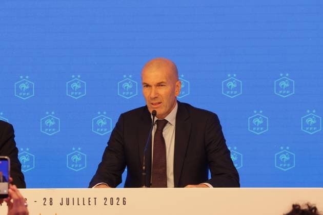 ZINEDINE ZIDANE A LA FFF PHOTOPQR LE PARISIEN LP Philippe Lavieille (Staff) ; PARIS ; 28 07 2026 ; Crédit : Le Parisien Philippe Lavieille Conférence de presse à la FFF de Zinedine Zidane nouveau selectionneur de l Equipe de France de Football au coté du Président de la Federation Française de Football au siège de la FFF Bd de Grenelle. Il est venu saluer les fans qui devant le siège attendait sa venue.Z Former French international football player Zinedine Zidane during a press conference, PK, Pressekonferenz to present him as the new head coach of France national football team at the French Football Federation headquarters (FFF) in Paris on July 28, 2026 *** Local Caption *** EQUIPE DE FRANCE FOOTBALL PARIS 75 France  Copyright: xPHOTOPQR LExPARISIEN MAXPPPxx 20260728LPA5564 20260728LPA5564