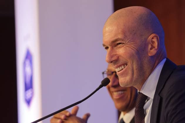 ZINEDINE ZIDANE A LA FFF PHOTOPQR LE PARISIEN LP Philippe Lavieille (Staff) ; PARIS ; 28 07 2026 ; Crédit : Le Parisien Philippe Lavieille Conférence de presse à la FFF de Zinedine Zidane nouveau selectionneur de l Equipe de France de Football au coté du Président de la Federation Française de Football au siège de la FFF Bd de Grenelle. Il est venu saluer les fans qui devant le siège attendait sa venue.Z Former French international football player Zinedine Zidane during a press conference, PK, Pressekonferenz to present him as the new head coach of France national football team at the French Football Federation headquarters (FFF) in Paris on July 28, 2026 *** Local Caption *** EQUIPE DE FRANCE FOOTBALL PARIS 75 France  Copyright: xPHOTOPQR LExPARISIEN MAXPPPxx 20260728LPA5575 20260728LPA5575