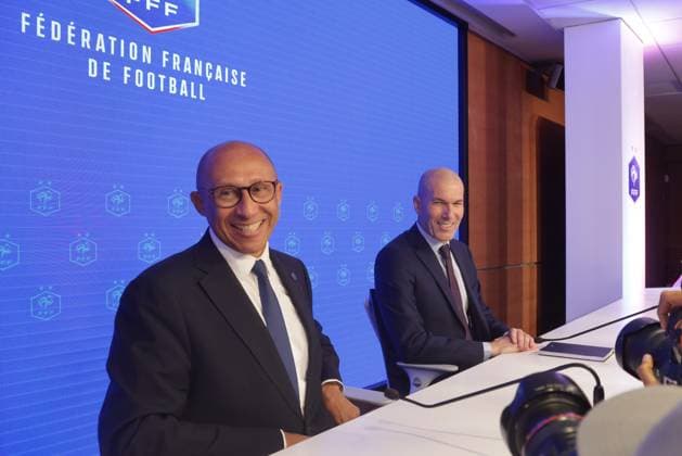 ZINEDINE ZIDANE A LA FFF PHOTOPQR LE PARISIEN LP Philippe Lavieille (Staff) ; PARIS ; 28 07 2026 ; Crédit : Le Parisien Philippe Lavieille Conférence de presse à la FFF de Zinedine Zidane nouveau selectionneur de l Equipe de France de Football au coté du Président de la Federation Française de Football au siège de la FFF Bd de Grenelle. Il est venu saluer les fans qui devant le siège attendait sa venue.Z Former French international football player Zinedine Zidane during a press conference, PK, Pressekonferenz to present him as the new head coach of France national football team at the French Football Federation headquarters (FFF) in Paris on July 28, 2026 *** Local Caption *** EQUIPE DE FRANCE FOOTBALL PARIS 75 France  Copyright: xPHOTOPQR LExPARISIEN MAXPPPxx 20260728LPA5576 20260728LPA5576