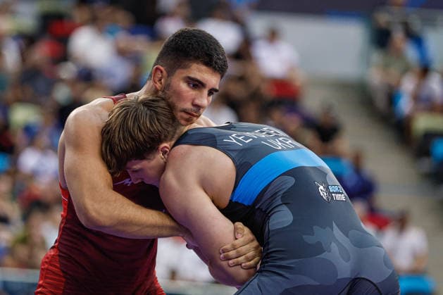 U17, U 17 Wrestling World Championships 92kg GR - Hlib Yevsieiev (UKR) df. Zohrab Safarov (AZE) *** U17 Wrestling World Championships, 92 kg Greco-Roman: Yevsieiev (UKR) defeated Safarov (AZE) by fall Copyright: xKostadinxAndonovx UWW-U17-WC-BAKU-2026