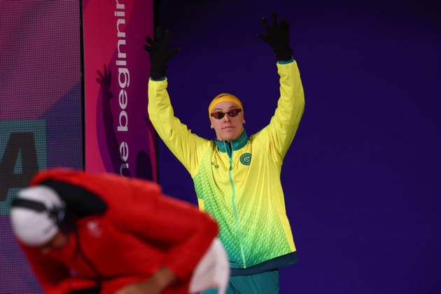 July 27, 2026, Glasgow, Scotland, Great Britain: SAM SHORT of Australia arrives with his gloves on for the Swimming Men s 800m Freestyle Final of the Commonwealth Games Glasgow 2026 at the Tollcross International Swimming Centre in Glasgow, Scotland. Commowealth Games 2026: Swimming  - ZUMAc179 20260727_zep_c179_456 Copyright: xMickaelxChavetx