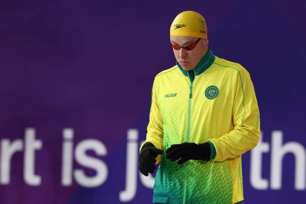 July 27, 2026, Glasgow, Scotland, Great Britain: SAM SHORT of Australia arrives with his gloves on for the Swimming Men s 800m Freestyle Final of the Commonwealth Games Glasgow 2026 at the Tollcross International Swimming Centre in Glasgow, Scotland. Glasgow Great Britain - ZUMAc179 20260727_zep_c179_454 Copyright: xMickaelxChavetx