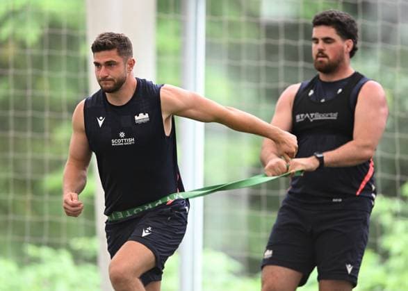 The Oriam, Edinburgh. Edinburgh new signing James Grayson with Marshall Sykes during the session Edinburgh Rugby Training and press conference, PK, Pressekonferenz Rugby Union, Oriam, Edinburgh, Scotland, UK - 28 Jul 2026Edinburgh Hive Stadium United Kingdom  Copyright: xNeilxHanna Shutterstockx 17017414au