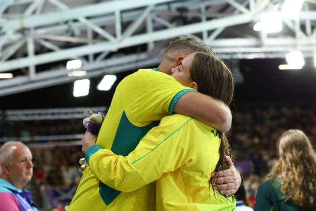 July 27, 2026, Glasgow, Scotland, Great Britain: ALEX PERKINS of Australia is hugged by her coach during the Swimming Women s 100m Butterfly Medal Ceremony of the Commonwealth Games Glasgow 2026 at the Tollcross International Swimming Centre in Glasgow, Scotland. Glasgow Great Britain - ZUMAc179 20260727_zep_c179_474 Copyright: xMickaelxChavetx