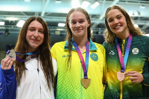 July 27, 2026, Glasgow, Scotland, Great Britain: ALEX PERKINS of Australia (center), KEANNA MACINNES of Scotland (left) and ERIN GALLAGHER of South Africa (right) pose with their gold, silver and bronze medal in the Swimming Women s 100m Butterfly Medal Ceremony of the Commonwealth Games Glasgow 2026 at the Tollcross International Swimming Centre in Glasgow, Scotland. Glasgow Great Britain - ZUMAc179 20260727_zep_c179_481 Copyright: xMickaelxChavetx