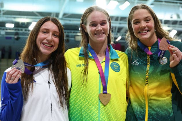July 27, 2026, Glasgow, Scotland, Great Britain: ALEX PERKINS of Australia (center), KEANNA MACINNES of Scotland (left) and ERIN GALLAGHER of South Africa (right) pose with their gold, silver and bronze medal in the Swimming Women s 100m Butterfly Medal Ceremony of the Commonwealth Games Glasgow 2026 at the Tollcross International Swimming Centre in Glasgow, Scotland. Glasgow Great Britain - ZUMAc179 20260727_zep_c179_484 Copyright: xMickaelxChavetx