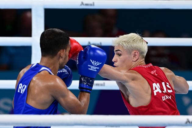 COM26 BOXING, Jye Dixon (red) of Australia in action during his Quarter Final match against Md Rakib Hossain (blue) of Bangladesh during the Glasgow 2026 Commonwealth Games at SEC Centre in Glasgow, United Kingdom, Tuesday, July 28, 2026. ( NO ARCHIVING, EDITORIAL USE ONLY, AUSTRALIA ONLY Glasgow Scotland United Kingdom  Copyright: xDEANxLEWEINSx 20260728128986180946