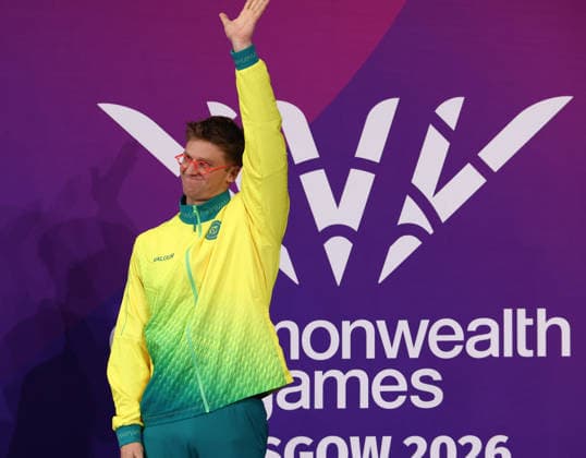 July 27, 2026, Glasgow, Scotland, Great Britain: SAM WILLIAMSON of Australia poses with the gold medal during the Swimming Men s 50m Breaststroke Medal Ceremony of the Commonwealth Games Glasgow 2026 at the Tollcross International Swimming Centre in Glasgow, Scotland. Glasgow Great Britain - ZUMAc179 20260727_zep_c179_501 Copyright: xMickaelxChavetx