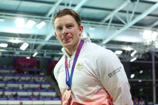 July 27, 2026, Glasgow, Scotland, Great Britain: ADAM RAMSAY-PEATY of England poses with the bronze medal during the Swimming Men s 50m Breaststroke Medal Ceremony of the Commonwealth Games Glasgow 2026 at the Tollcross International Swimming Centre in Glasgow, Scotland. Glasgow Great Britain - ZUMAc179 20260727_zep_c179_506 Copyright: xMickaelxChavetx