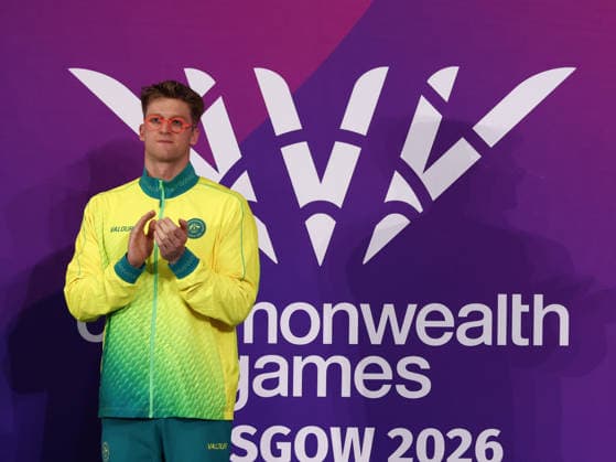 July 27, 2026, Glasgow, Scotland, Great Britain: SAM WILLIAMSON of Australia poses with the gold medal during the Swimming Men s 50m Breaststroke Medal Ceremony of the Commonwealth Games Glasgow 2026 at the Tollcross International Swimming Centre in Glasgow, Scotland. Commowealth Games 2026: Swimming  - ZUMAc179 20260727_zep_c179_503 Copyright: xMickaelxChavetx