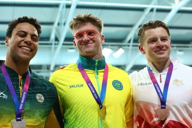July 27, 2026, Glasgow, Scotland, Great Britain: SAM WILLIAMSON of Australia (center), MICHAEL HOULIE of South Africa (left) and ADAM RAMSAY-PEATY of England pose with the gold, silver and bronze medal during the Swimming Men s 50m Breaststroke Medal Ceremony of the Commonwealth Games Glasgow 2026 at the Tollcross International Swimming Centre in Glasgow, Scotland. Glasgow Great Britain - ZUMAc179 20260727_zep_c179_516 Copyright: xMickaelxChavetx