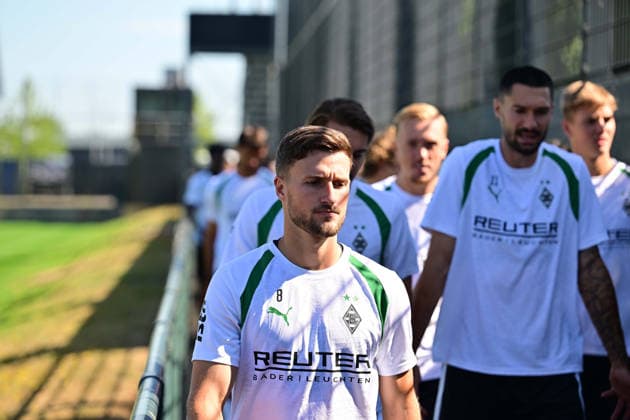 28.07.2026; Moenchengladbach; Fussball, Herren, Saison 2026 2027, Training Borussia Moenchengladbach Enzo Leopold (Gladbach); Im Hintergrund rechts Tim Kleindienst (Gladbach) DFL regulations prohibit any use of photographs as image sequences and or quasi-video. ista-Borussia-Park NRW Deutschland *** July 28, 2026, Mönchengladbach Soccer, Men s, 2026–2027 season, Borussia Mönchengladbach training: Enzo Leopold (Gladbach). In the background on the right: Tim Kleindienst (Gladbach). DFL regulations prohibit any use of photographs as image sequences and or quasi-video content at Borussia Park, NRW, Germany.